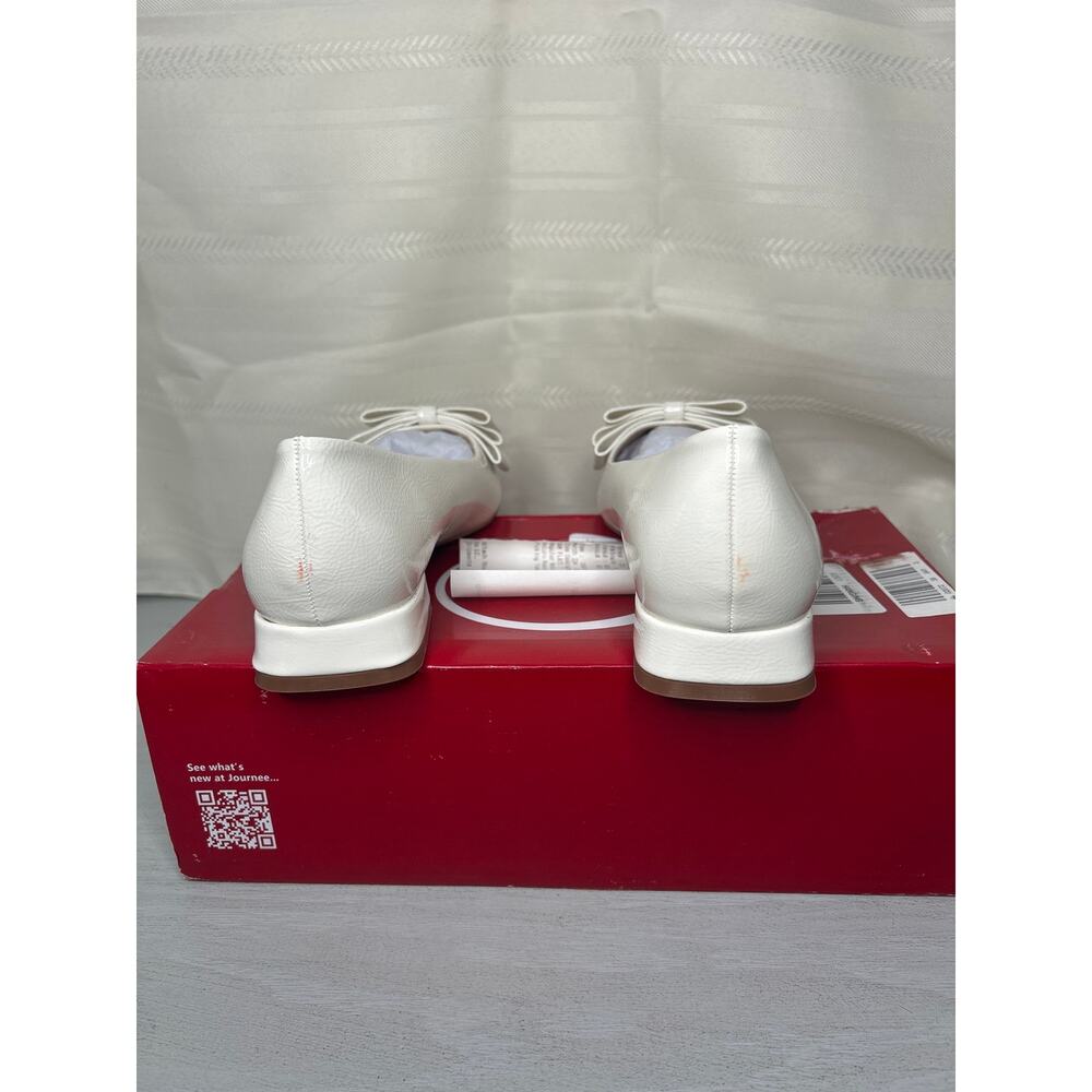 Journee Collection Ophelia Patent Pointed Toe Ballet Flats White Size 9M - Picture 14 of 15